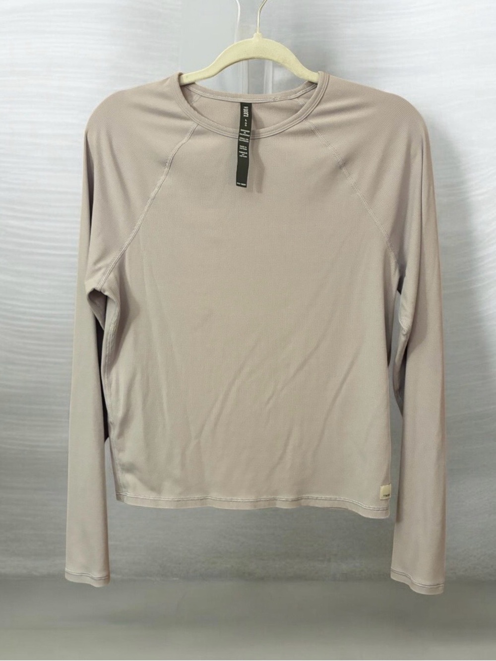 Vuori Light lavender Long Sleeve Crew Neck Top